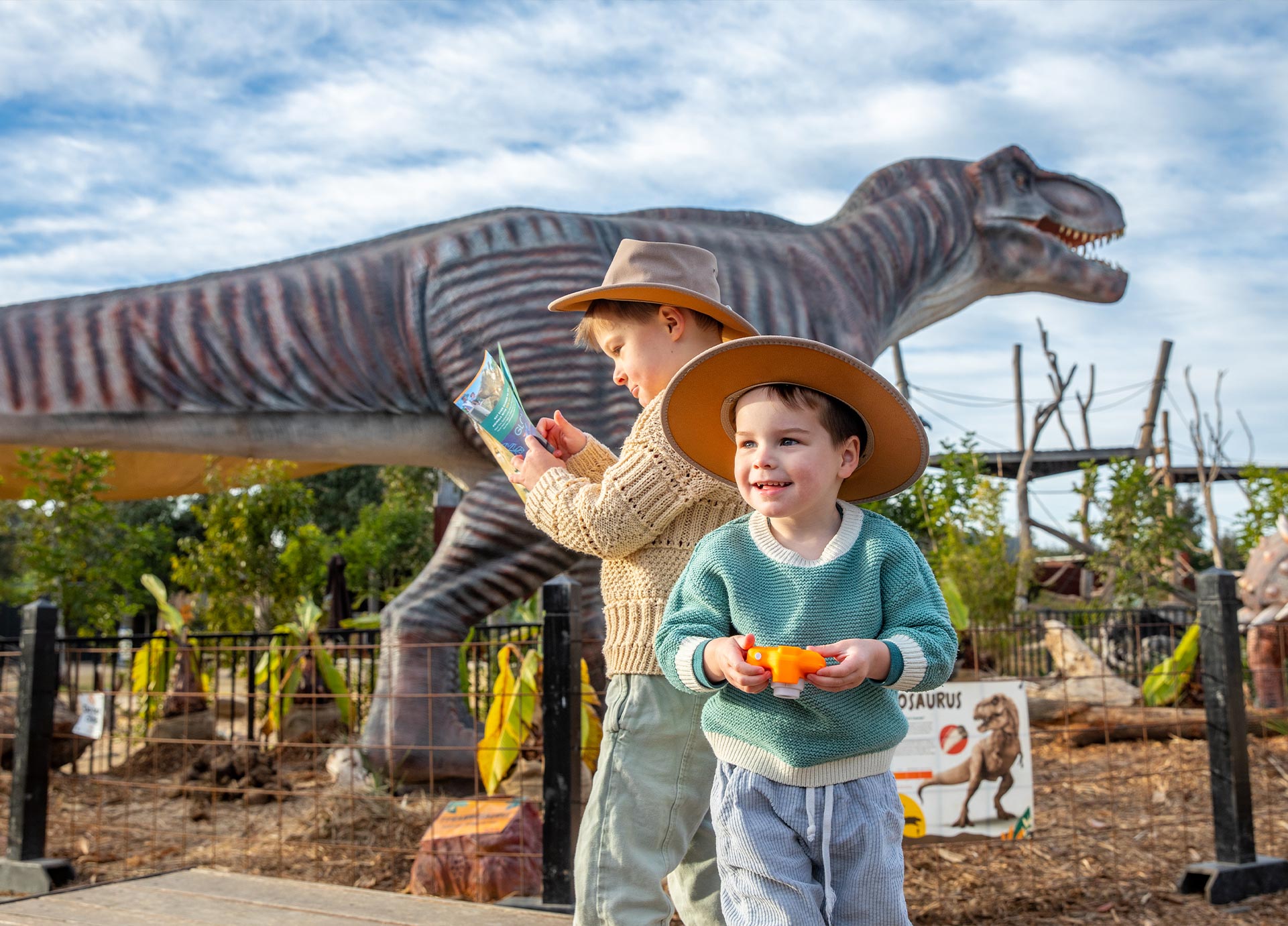 Dinos26-Header-Mobile